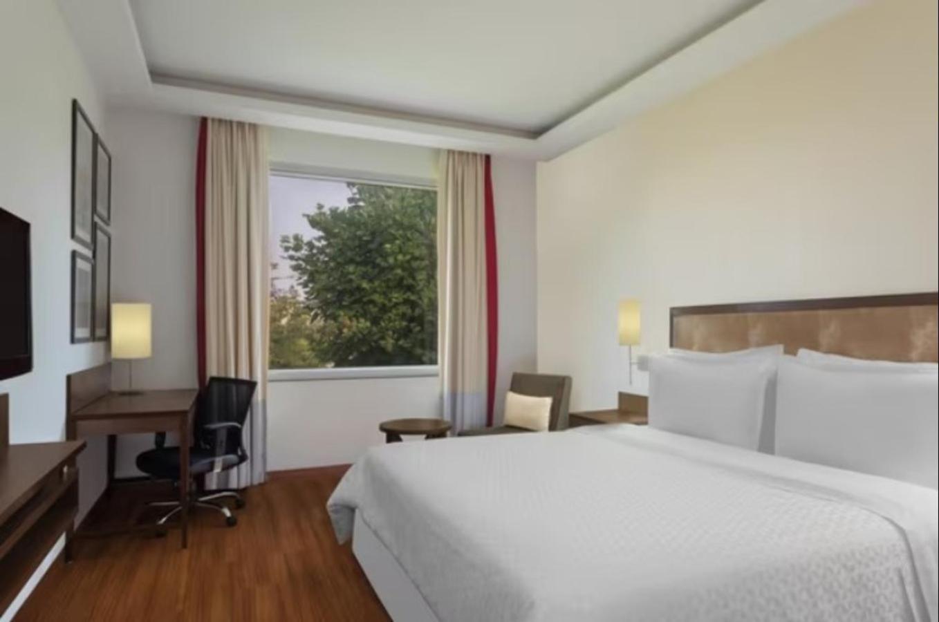 Four Points By Sheraton New Delhi, Airport Highway Zewnętrze zdjęcie