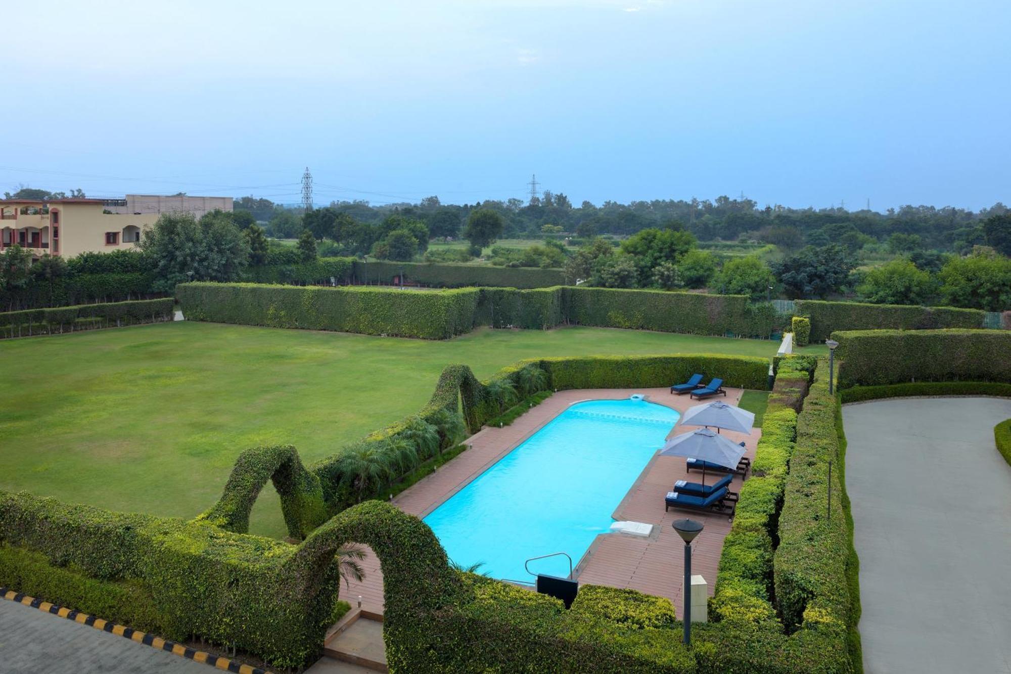 Four Points By Sheraton New Delhi, Airport Highway Zewnętrze zdjęcie