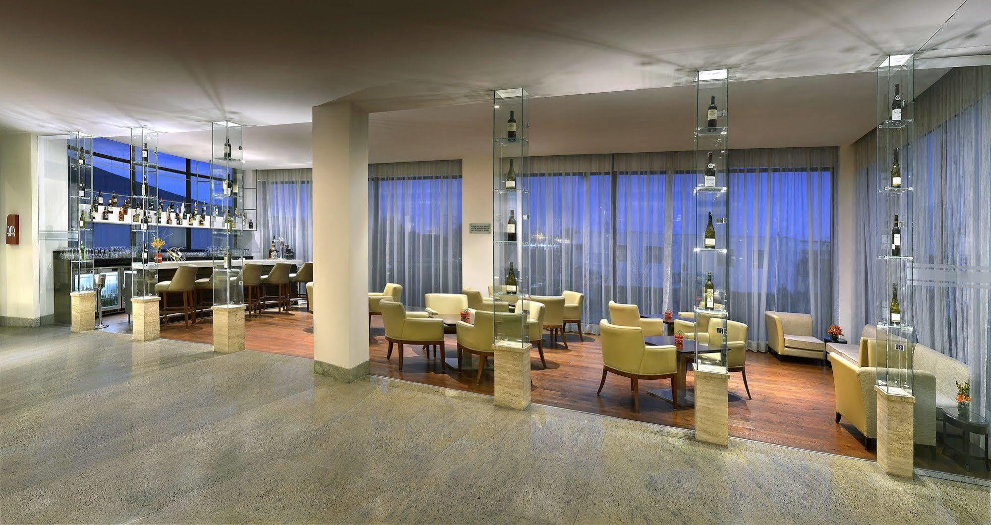 Four Points By Sheraton New Delhi, Airport Highway Zewnętrze zdjęcie